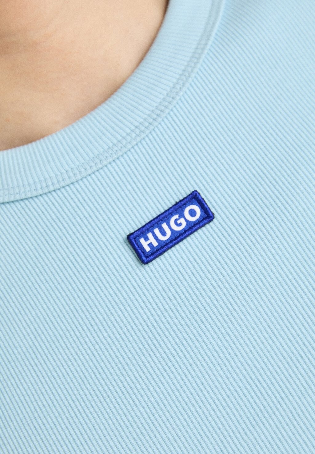 

Базовая футболка BABY TEE HUGO, цвет Open Blue