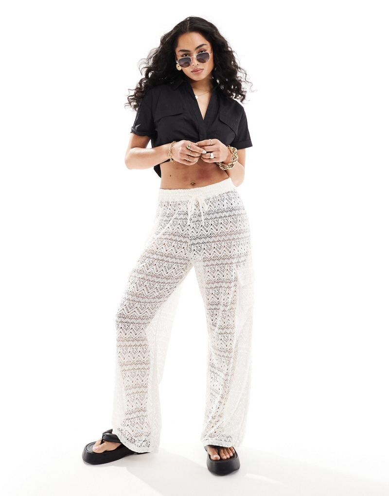 

Белые кружевные брюки карго Hollister