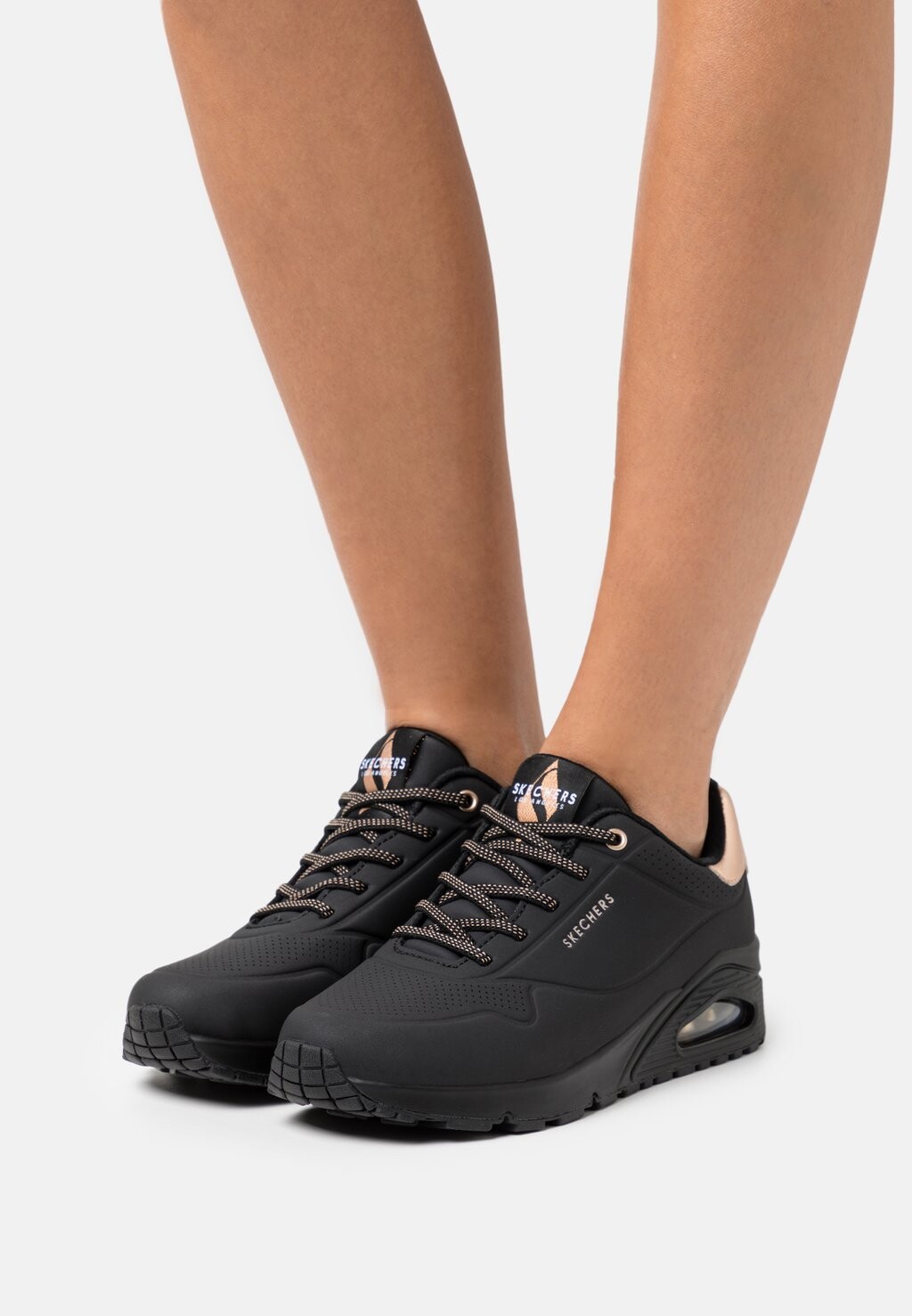 

Кроссовки Skechers