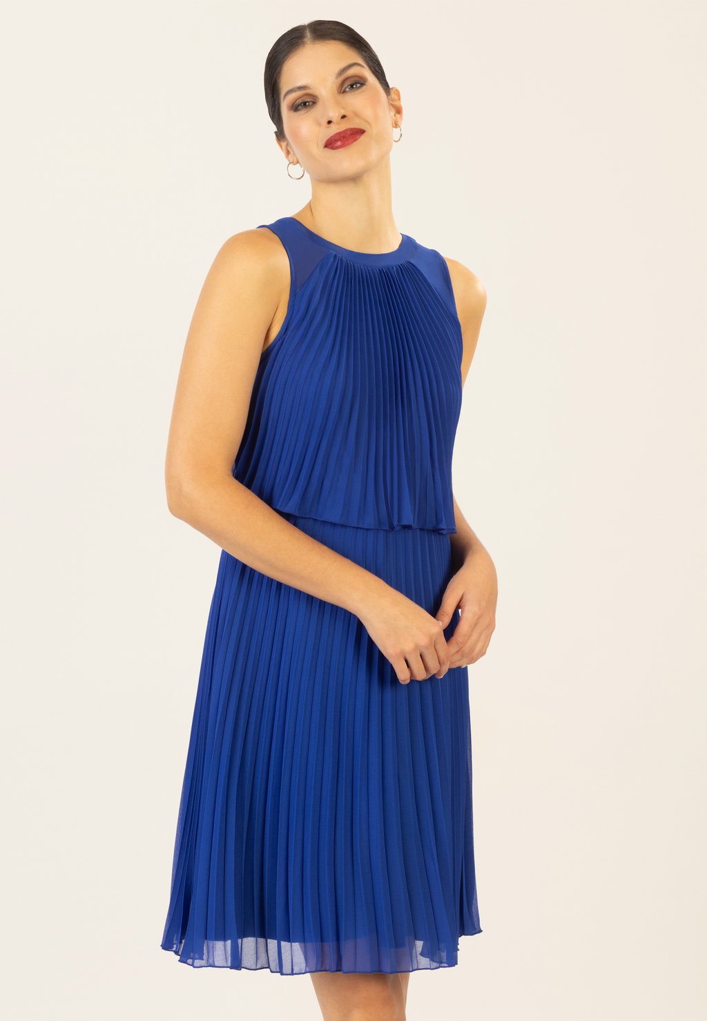 

Повседневное платье Apart, цвет Royalblau