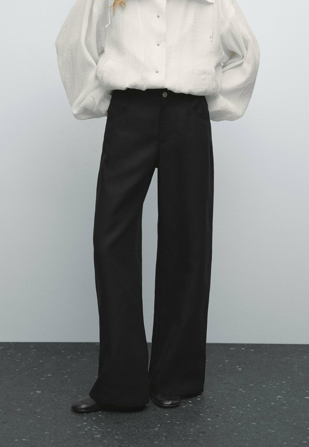 

Расклешенные джинсы HIGH-WAIST FLARED Massimo Dutti, черный