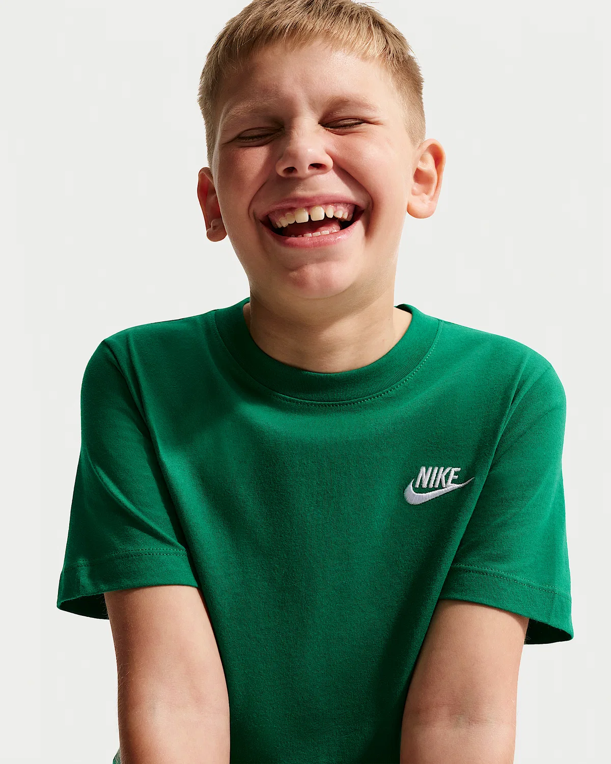 Детская футболка Nike Sportswear, Malachite/White — фото 3