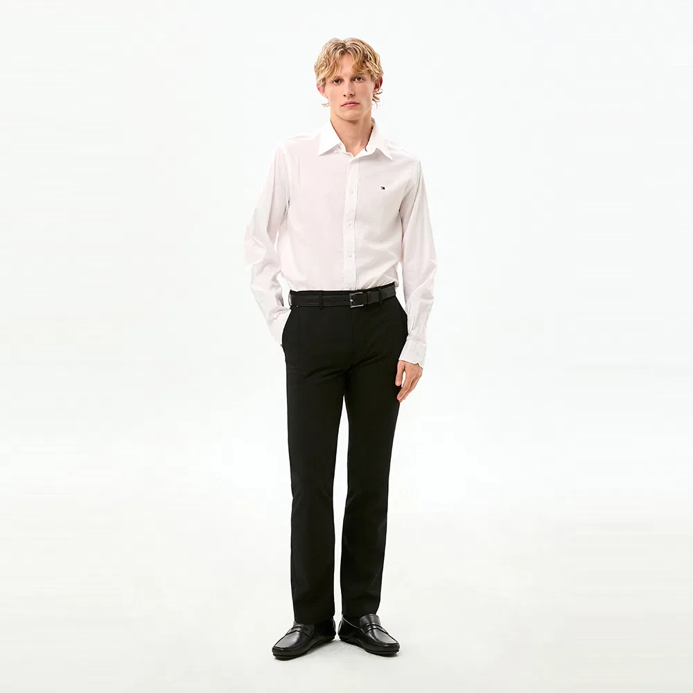 Мужская однотонная оксфордская рубашка прямого кроя, белая, от Tommy Hilfiger — фото 2