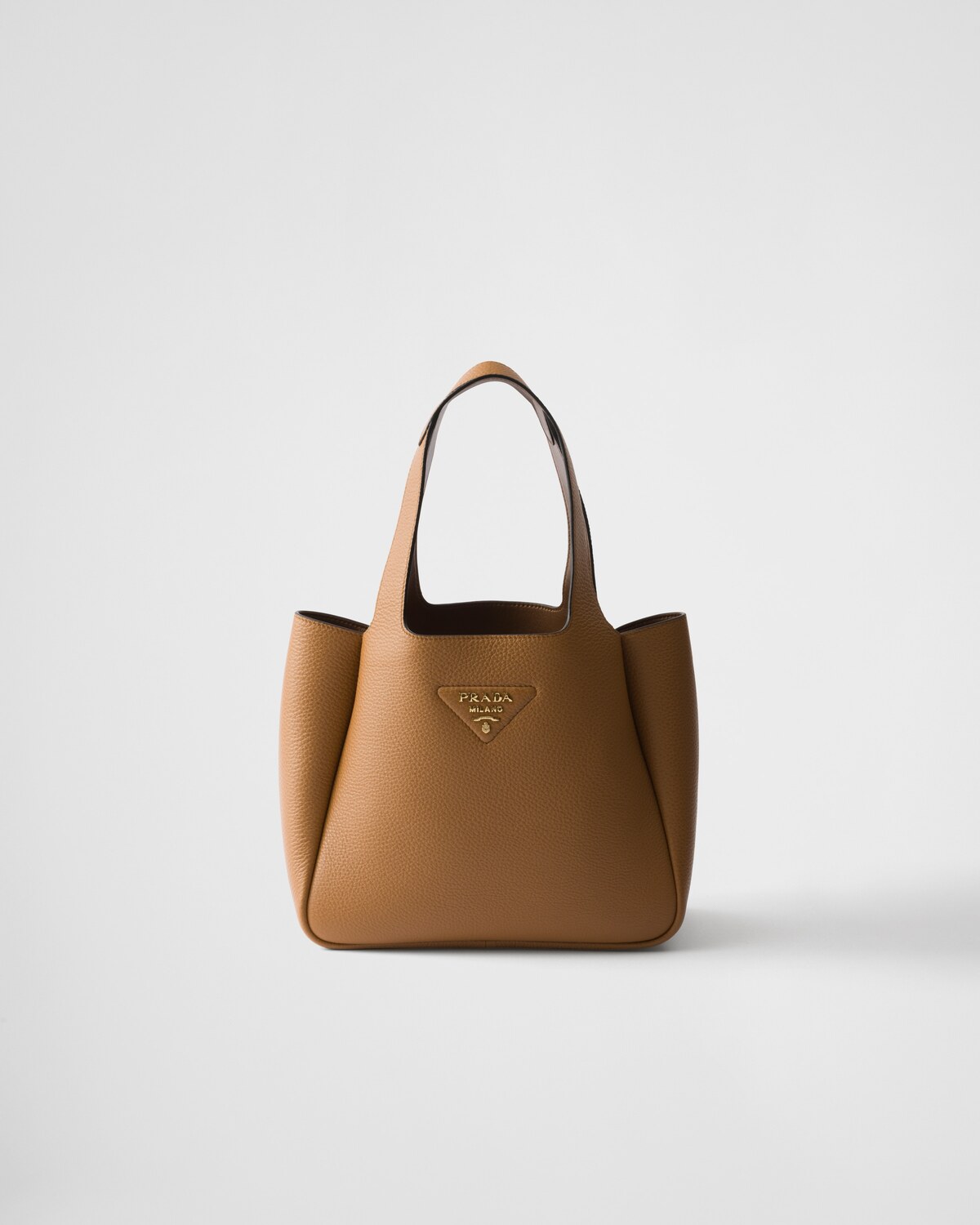 

Маленькая кожаная сумка-тоут Prada, карамель