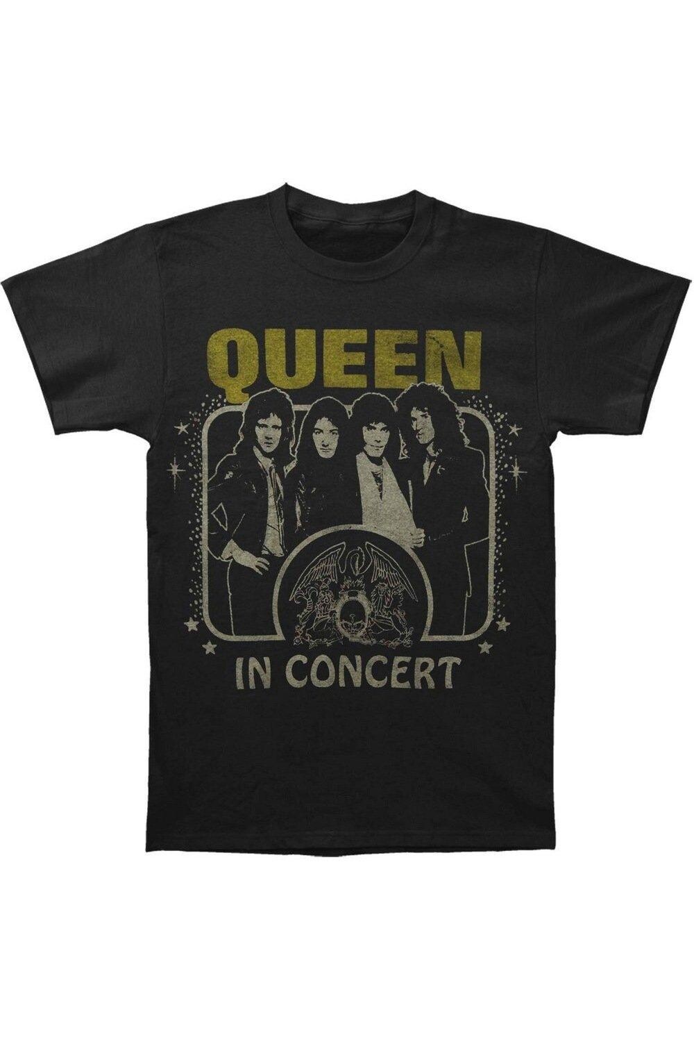 

В концертной футболке Queen, черный