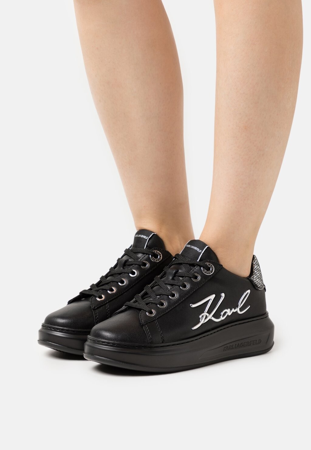 

Низкие кеды KAPRI SIGNIA LACE KARL LAGERFELD, черный/серебристый