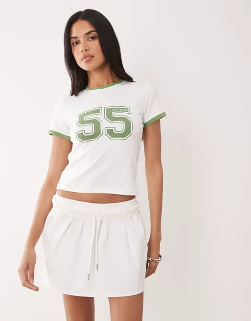 

Эксклюзивная белая футболка из хлопка с контрастной отделкой и графическим рисунком спереди The Frolic