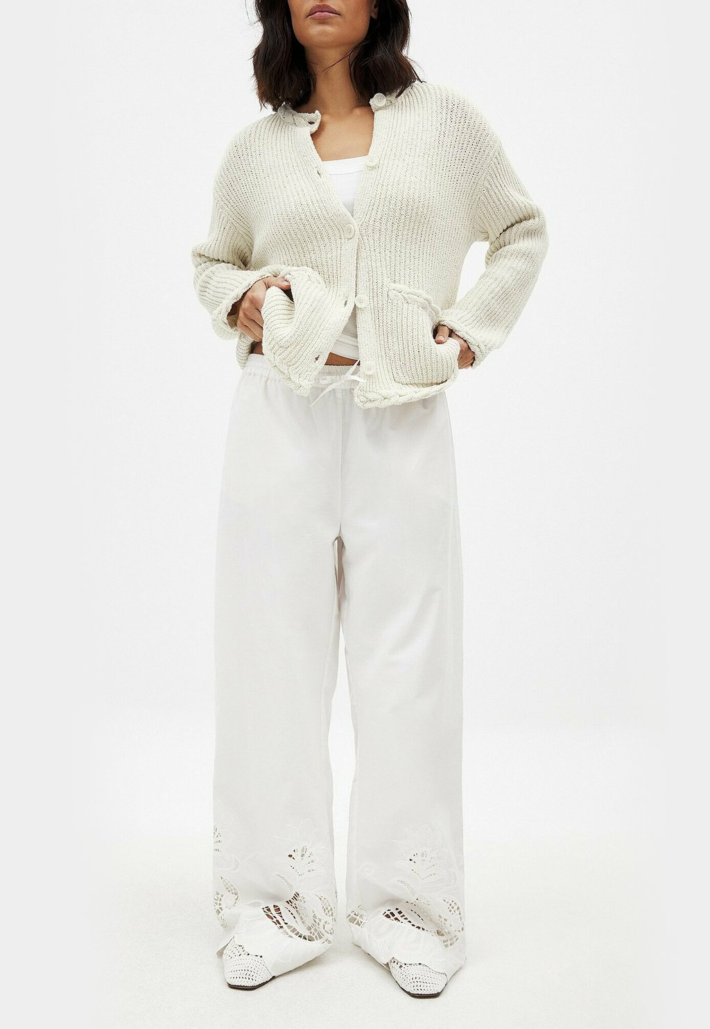 

Брюки MID WAIST BRODERIE ANGLAISE NA-KD, белый