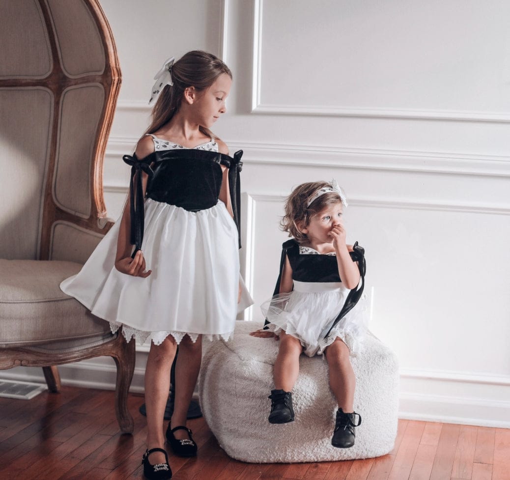 Топ Audrey из черного велюра и белый комбинезон из тюля Petite Maison Kids — фото 4