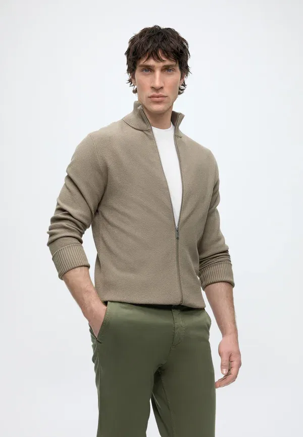 Брюки чинос Boss Chino tapered chinos, зеленый — фото 4