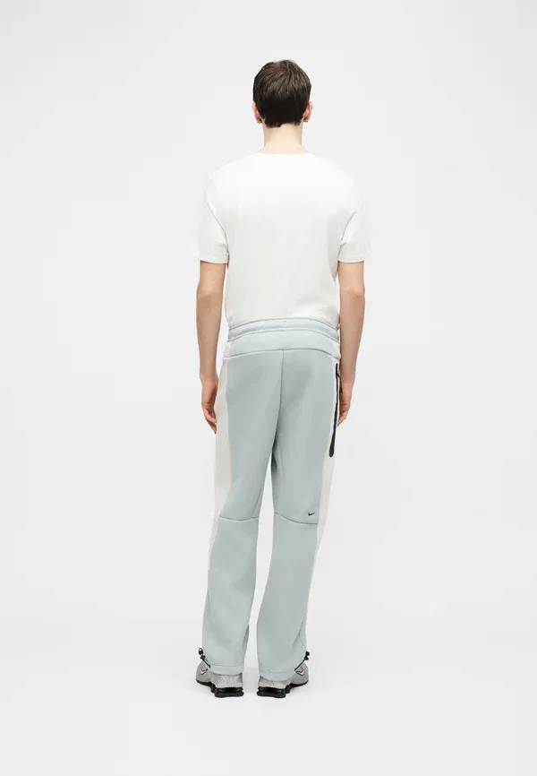 Штаны спортивные Nike Sportswear M nk tech flc pro cb oh pant tracksuit bottoms, цвет светло-пемзовый/светло-бежевый/черный — фото 4