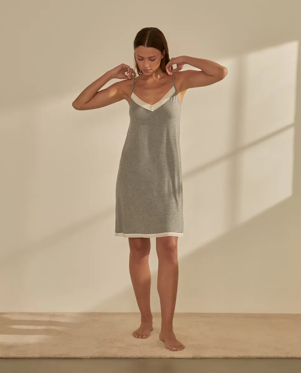 

Короткая ночная рубашка на бретелях Énfasis, цвет 820 Gris Medio