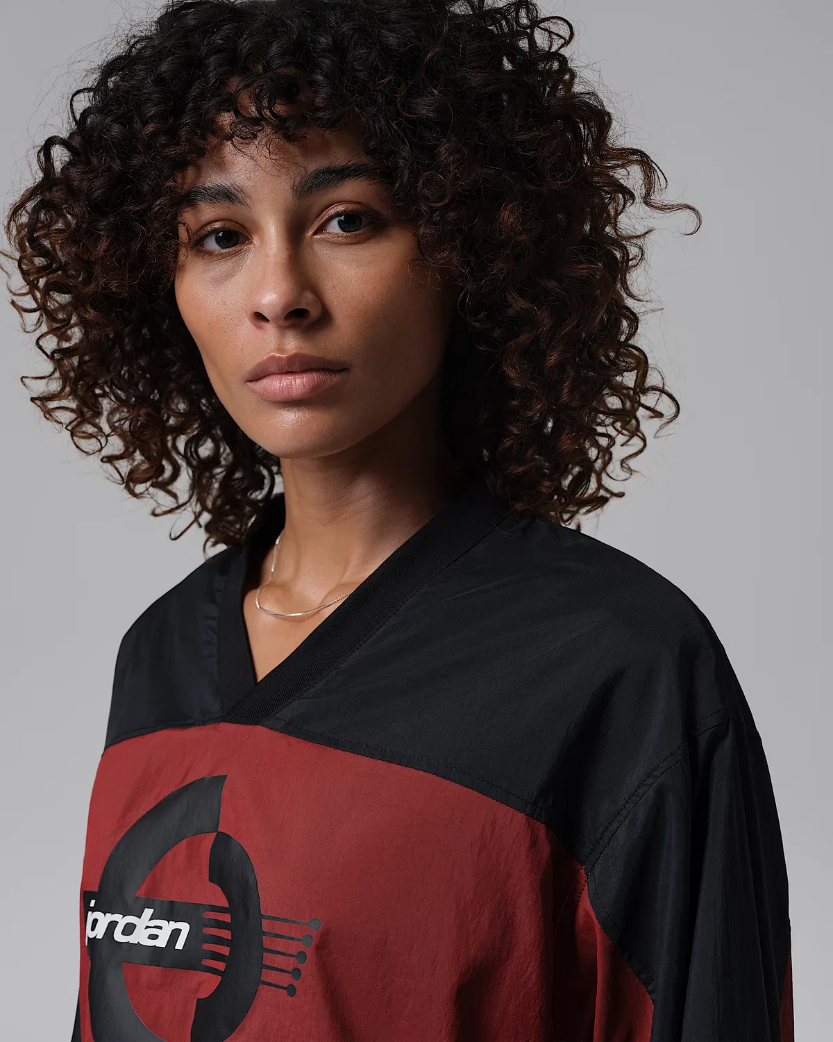 Женский вязаный лонгслив с графическим принтом Jordan Brooklyn, Black/Chile Red/White — фото 3