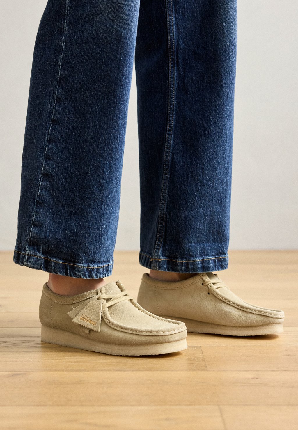 Спортивная обувь на шнуровке WALLABEE Clarks Originals, бежевый — фото 2