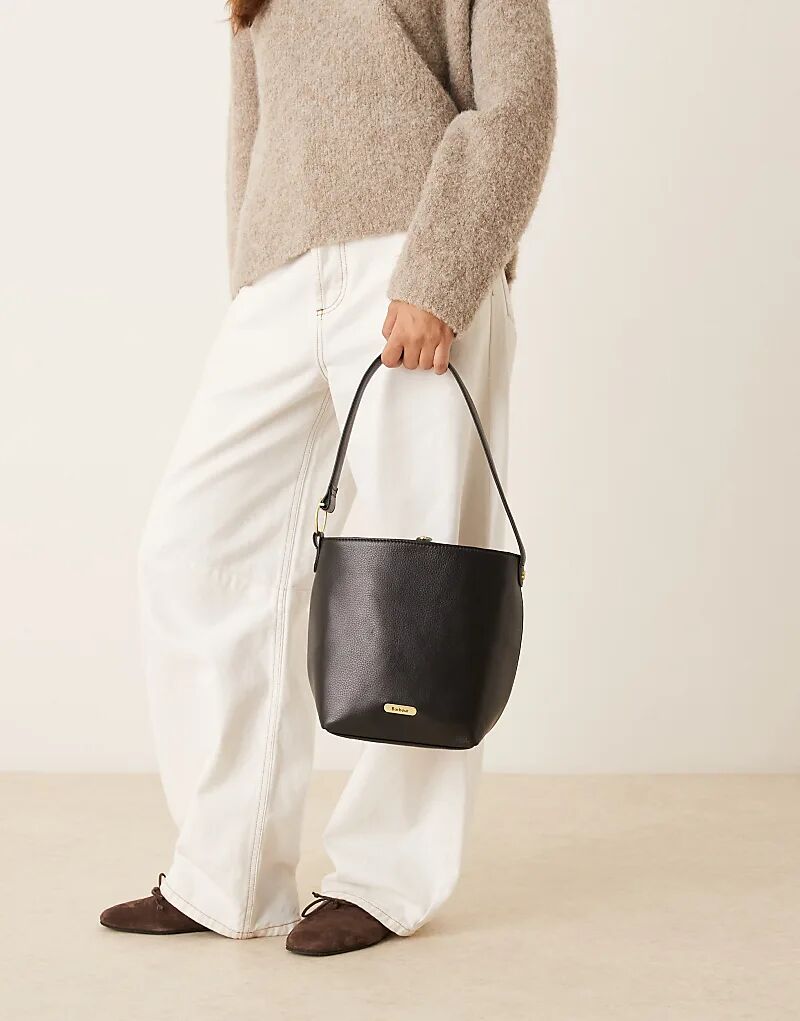 

Сумка-ведро Barbour Cedar из кожи черного цвета