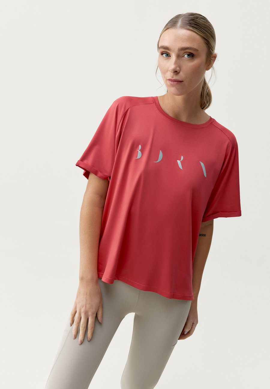 

Футболка Born Living Yoga Print T-shirt, Goji/Red, Красный, Футболка Born Living Yoga Print T-shirt, Goji/Red