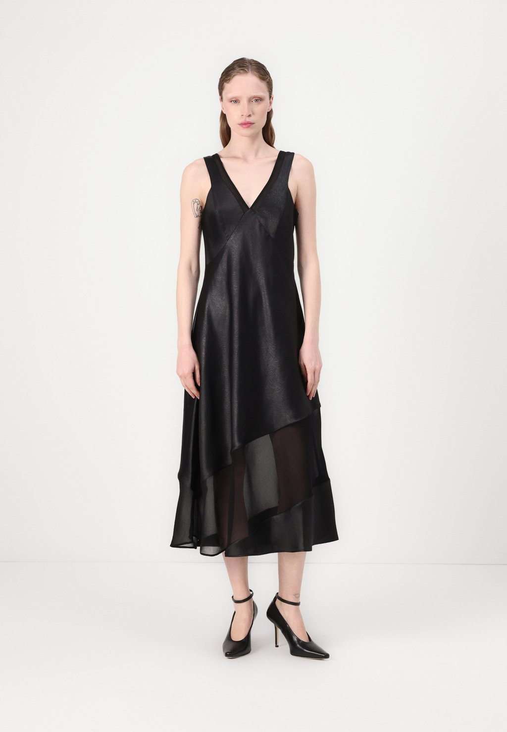 

Платье DKNY, черный