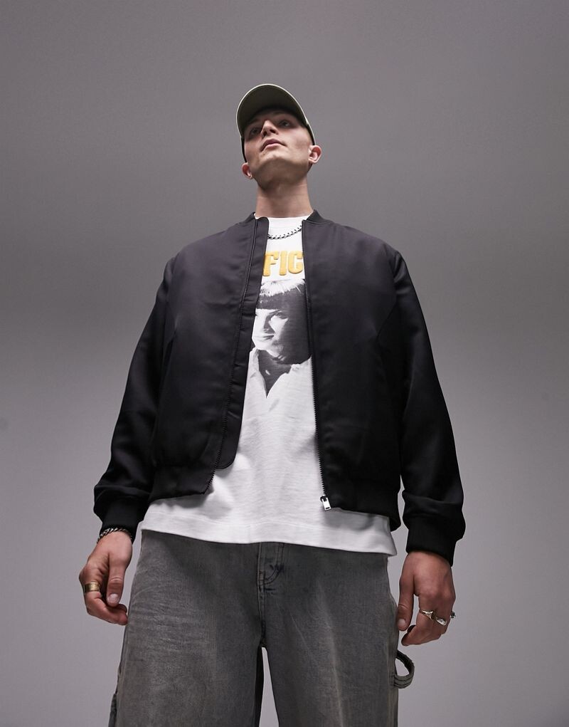 

Черный легкий бомбер Topman