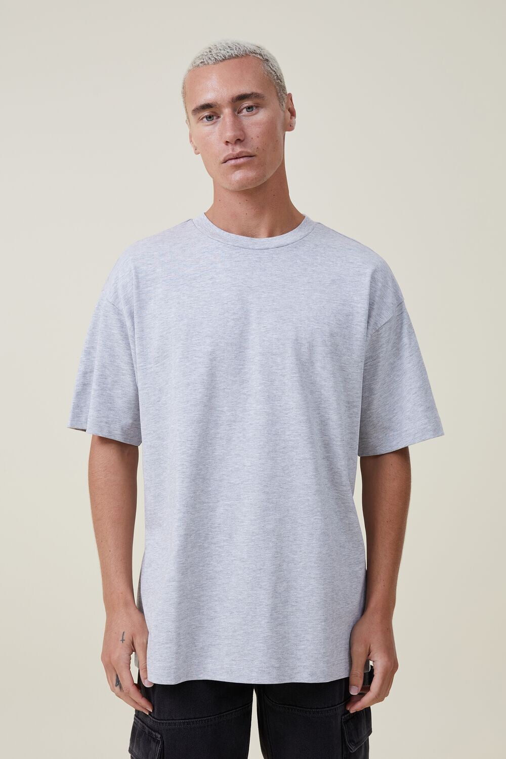 

Простая футболка Box Fit Cotton On