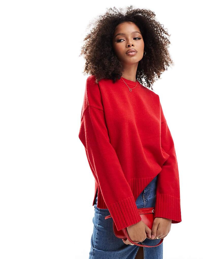 

Bershka – толстый красный свитер с круглым вырезом