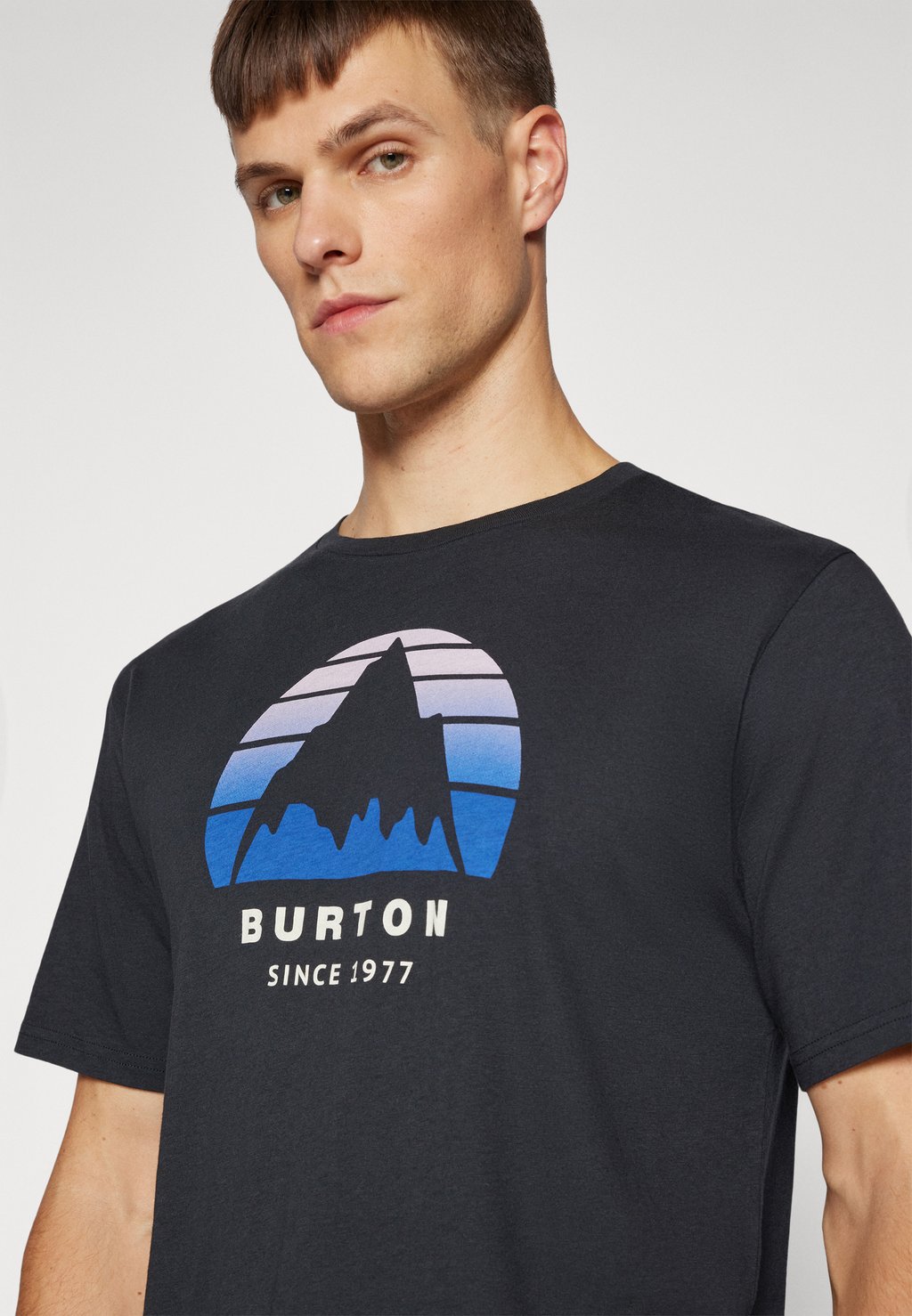 

Футболка с принтом UNDERHILL Burton, черный