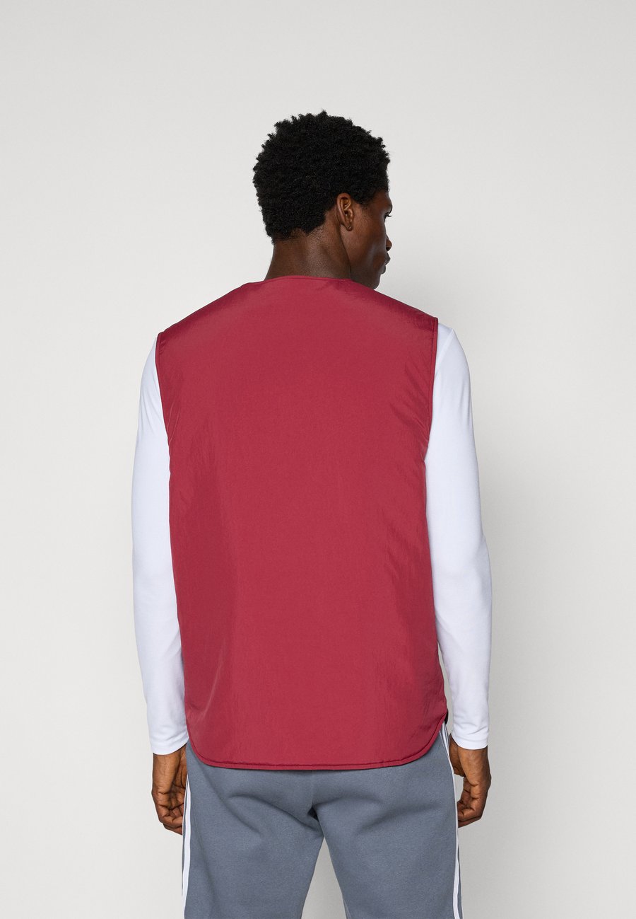 Куртка Adidas Originals ARSENAL FC ICON VEST, Team Coll Burgundy/Black/Bordeaux — фото 3