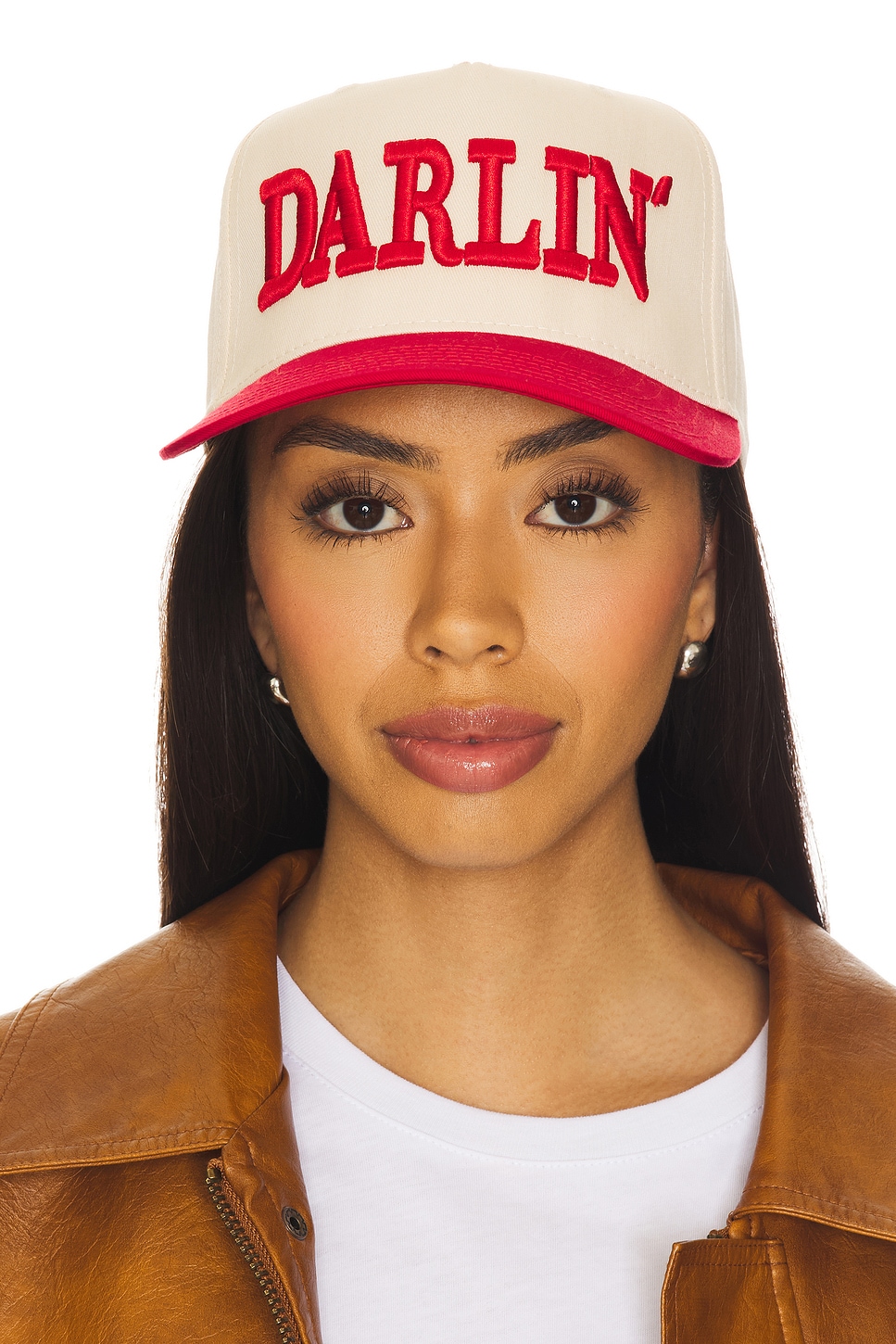 

Бейсболка с вышивкой и пуховой нашивкой Darlin, red cream