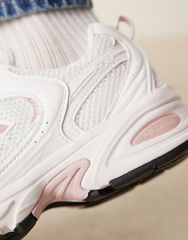 Кроссовки унисекс New Balance 530 белого и розового цвета — фото 4