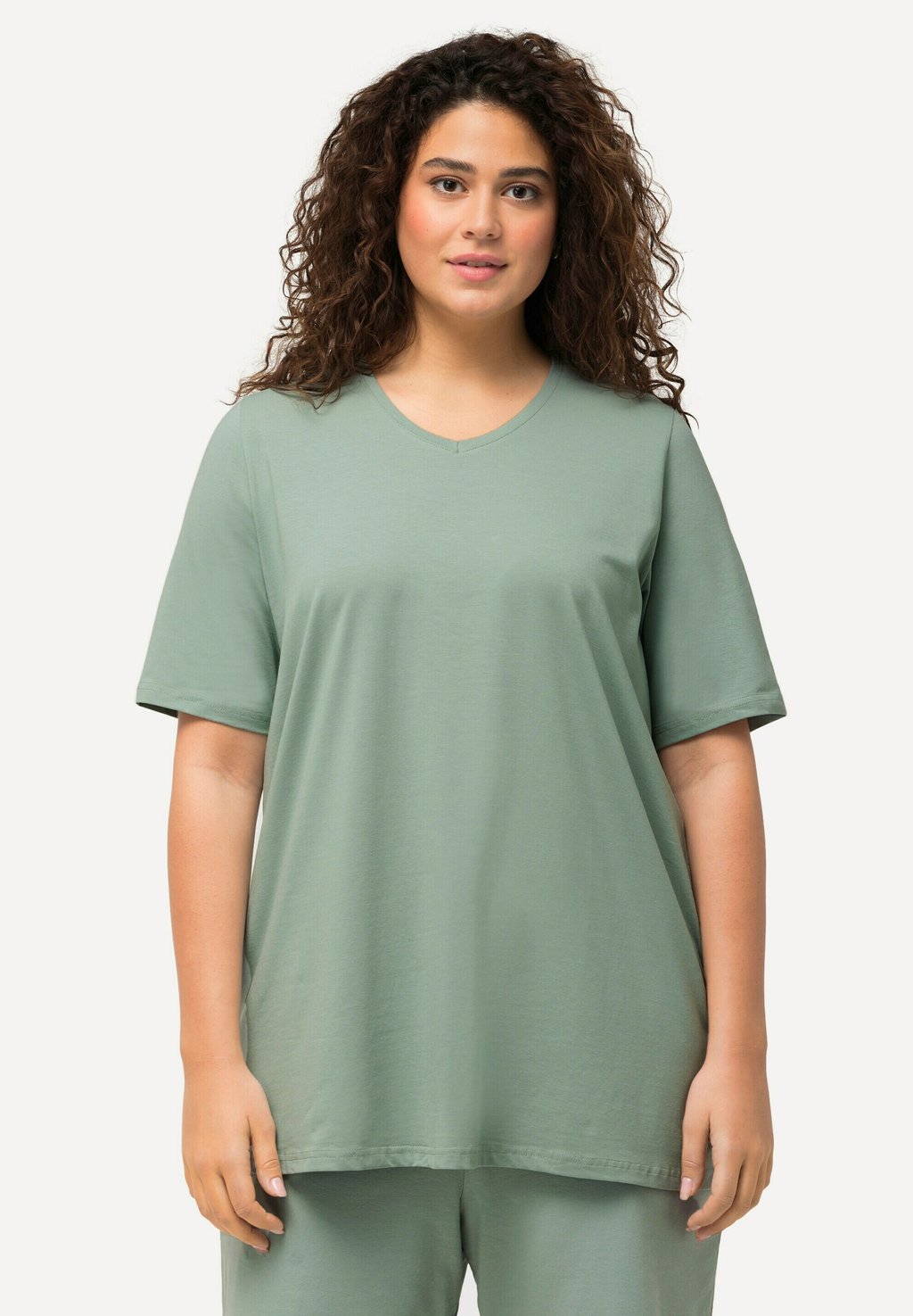 

Базовая футболка V-AUSSCHNITT HALBARM Ulla Popken, цвет Light Moss Green