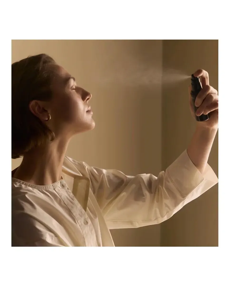 Фиксатор макияжа Hydrating Fix Mist 50 мл Sensai — фото 4