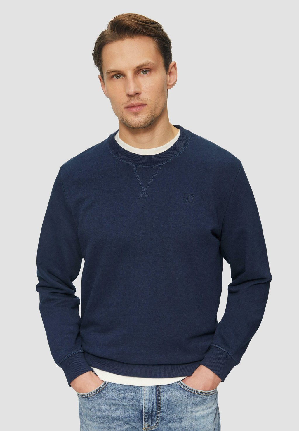 

Толстовка CREW NECK MIT LOGO-STICKEREI s.Oliver, темно-синий