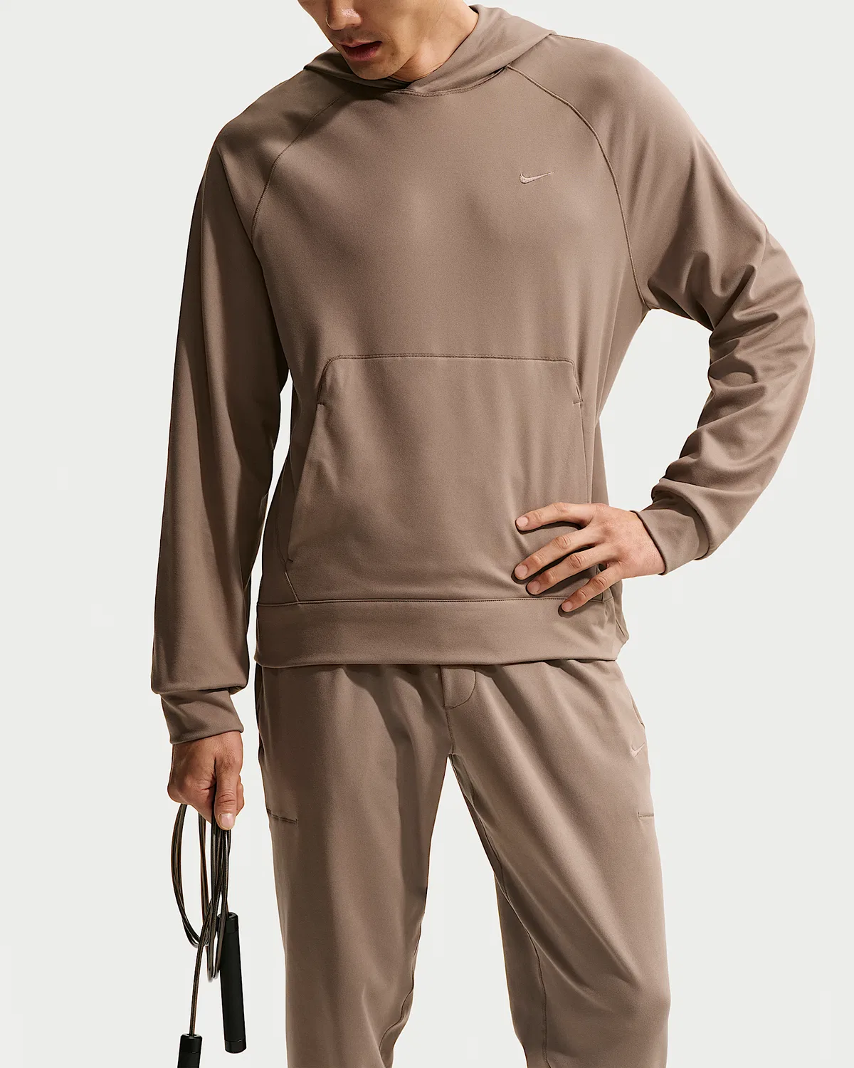 Мужская спортивная худи Nike Primary NanoKnit Dri-FIT с защитой от УФ, Mink Brown/Mink Brown — фото 3