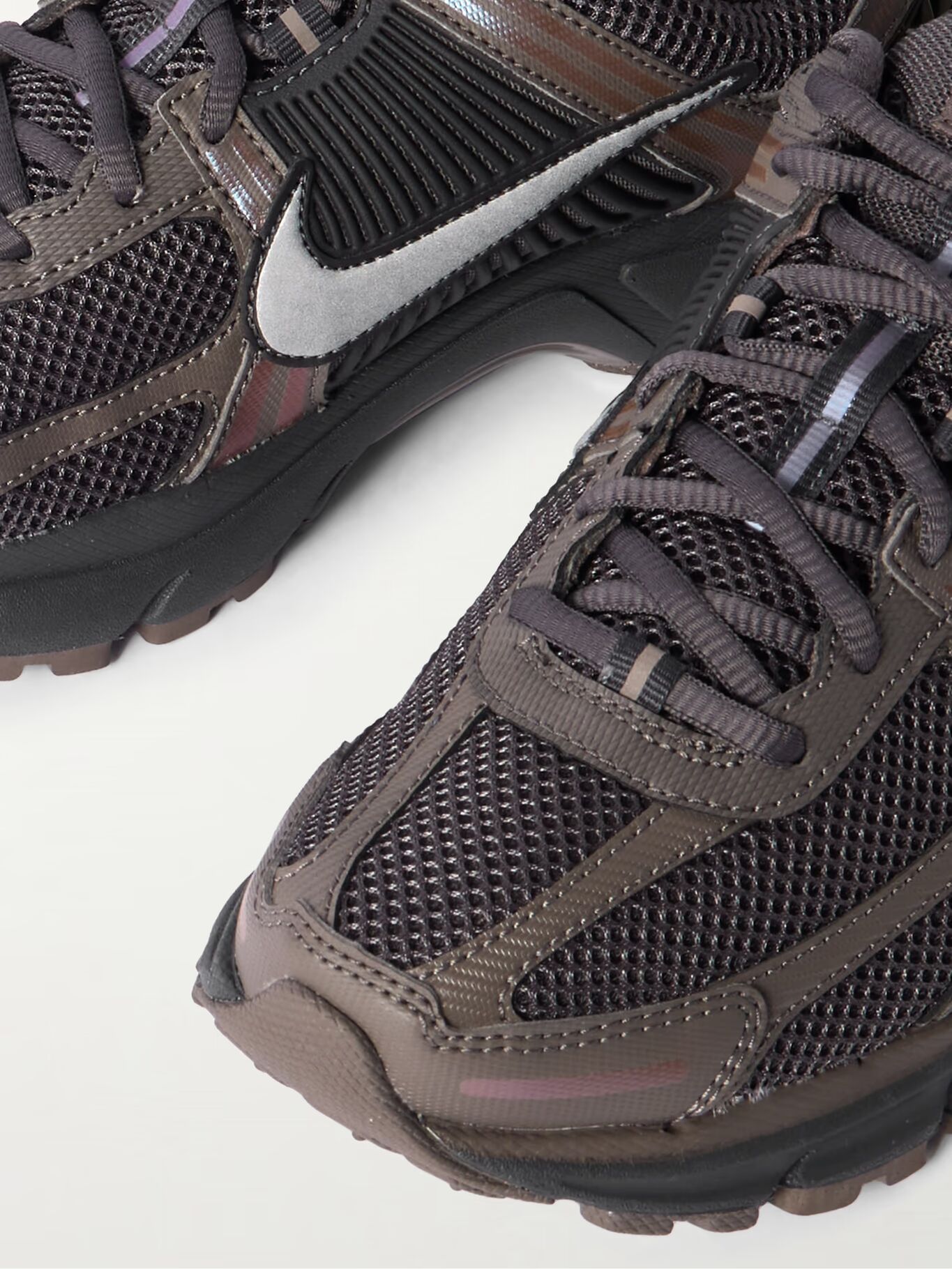 

Кроссовки Zoom Vomero 5 SE SP из кожи и сетки с резиновой отделкой NIKE, серый