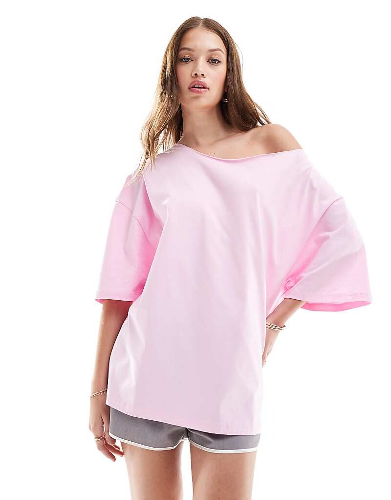 

Розовая свободная футболка с открытыми плечами ASOS DESIGN