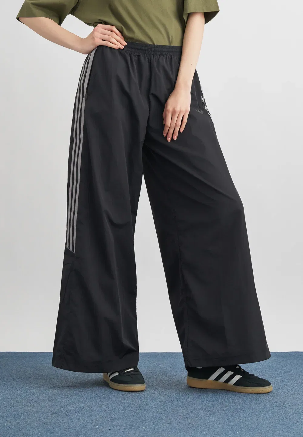 Teamgeist - спортивные штаны Adidas Originals, Black/Silver-Coloured