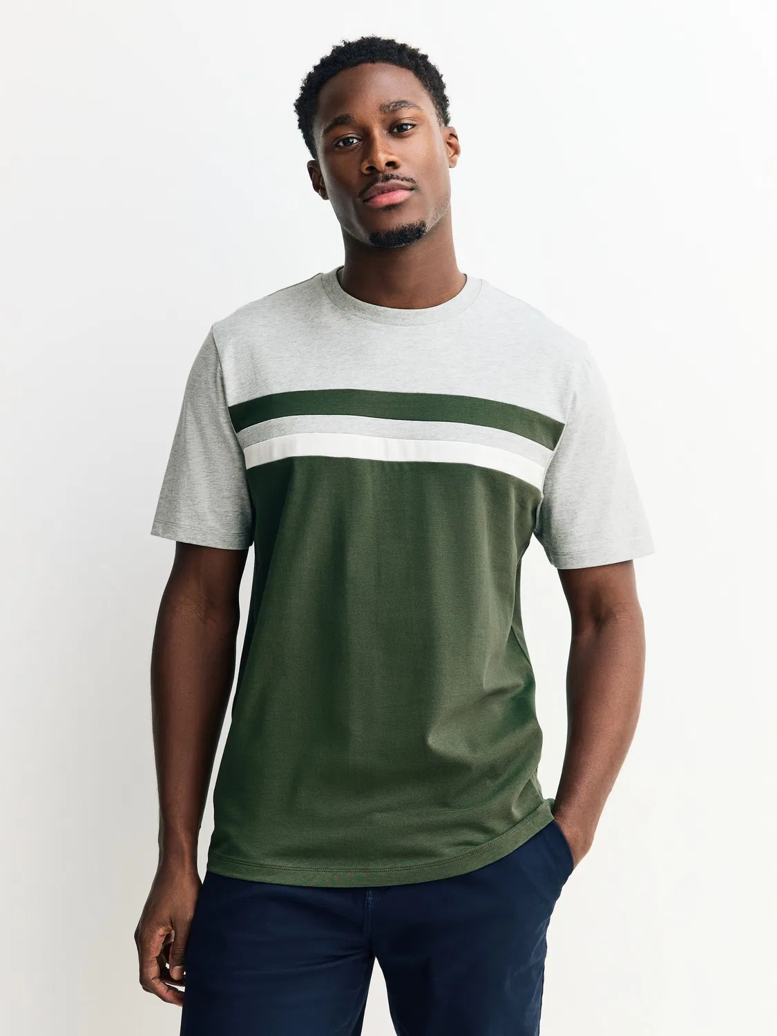 Футболка Regular Fit, цвет блок, 3 шт Next, зеленый/коричневый/синий — фото 2