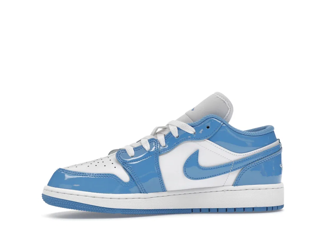 Детские кроссовки Lifestyle с патентованным покрытием Jordan 1 Low SE, White/Legend Blue — фото 3