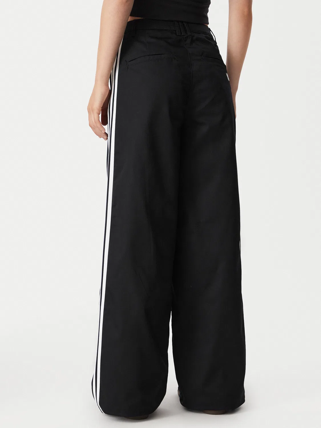 Женские брюки свободного кроя Tailored Adidas, черный — фото 3