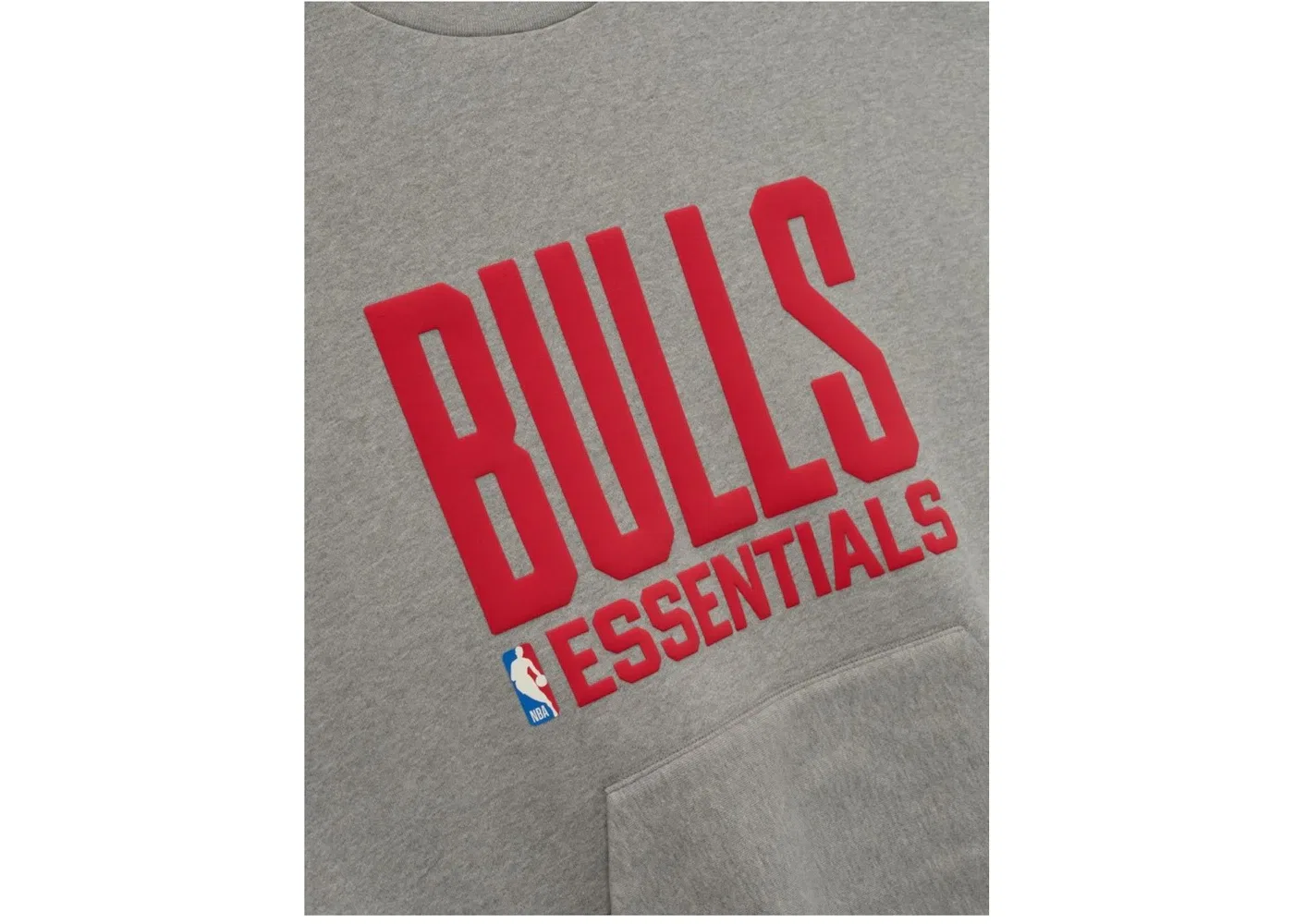 Мужской свитшот с принтом Fear of God Essentials Bulls Sport Crewneck, Concrete Heather — фото 3