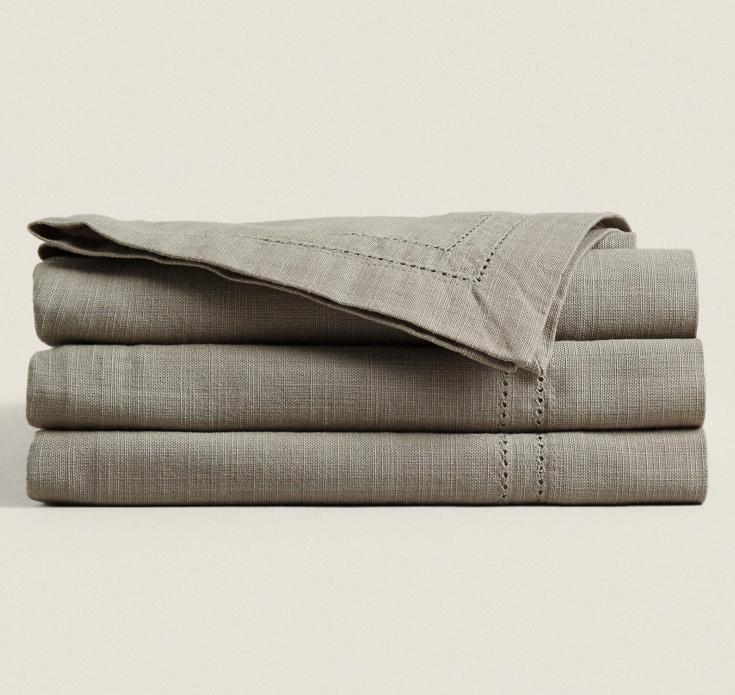 

Скатерть Zara Home Hemstitched Cotton, серый