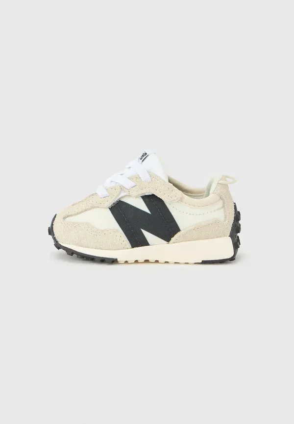 Кроссовки с leather и textile New Balance Silver Birch Black, черный