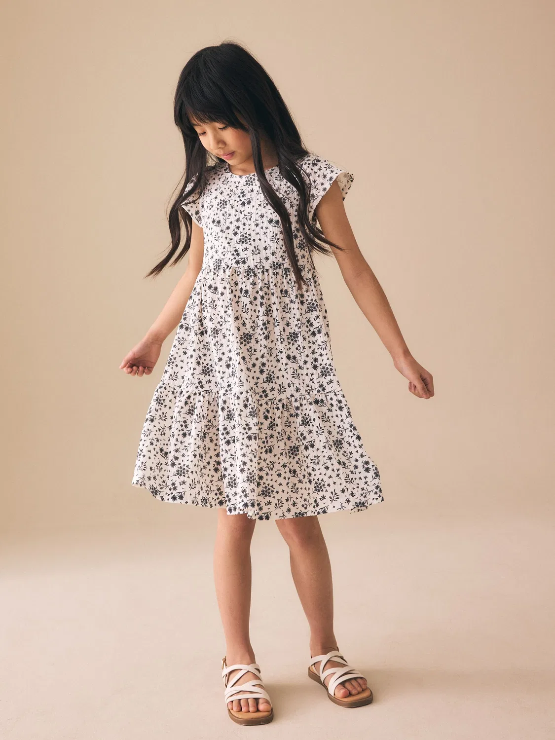 Платье с ангельскими рукавами Monochrome Ditsy Angel Sleeve Crinkle Dress Next, Monochrome Ditsy — фото 2