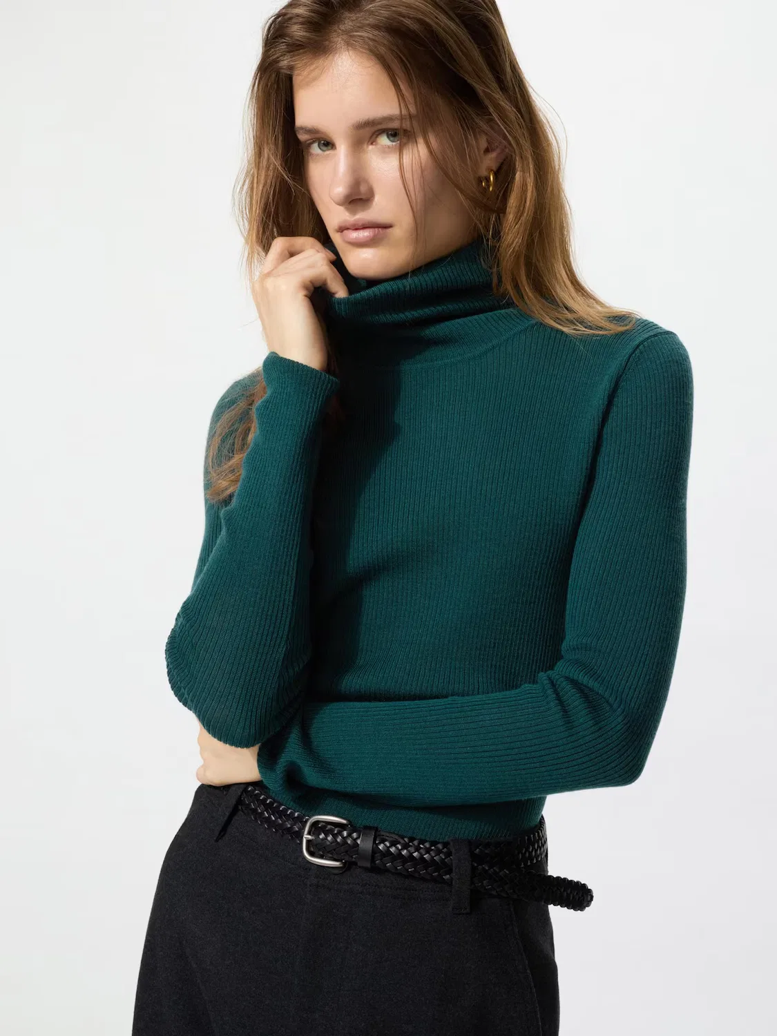 Свитер Uniqlo, из мериносовой шерсти в рубчик, темно-зеленый