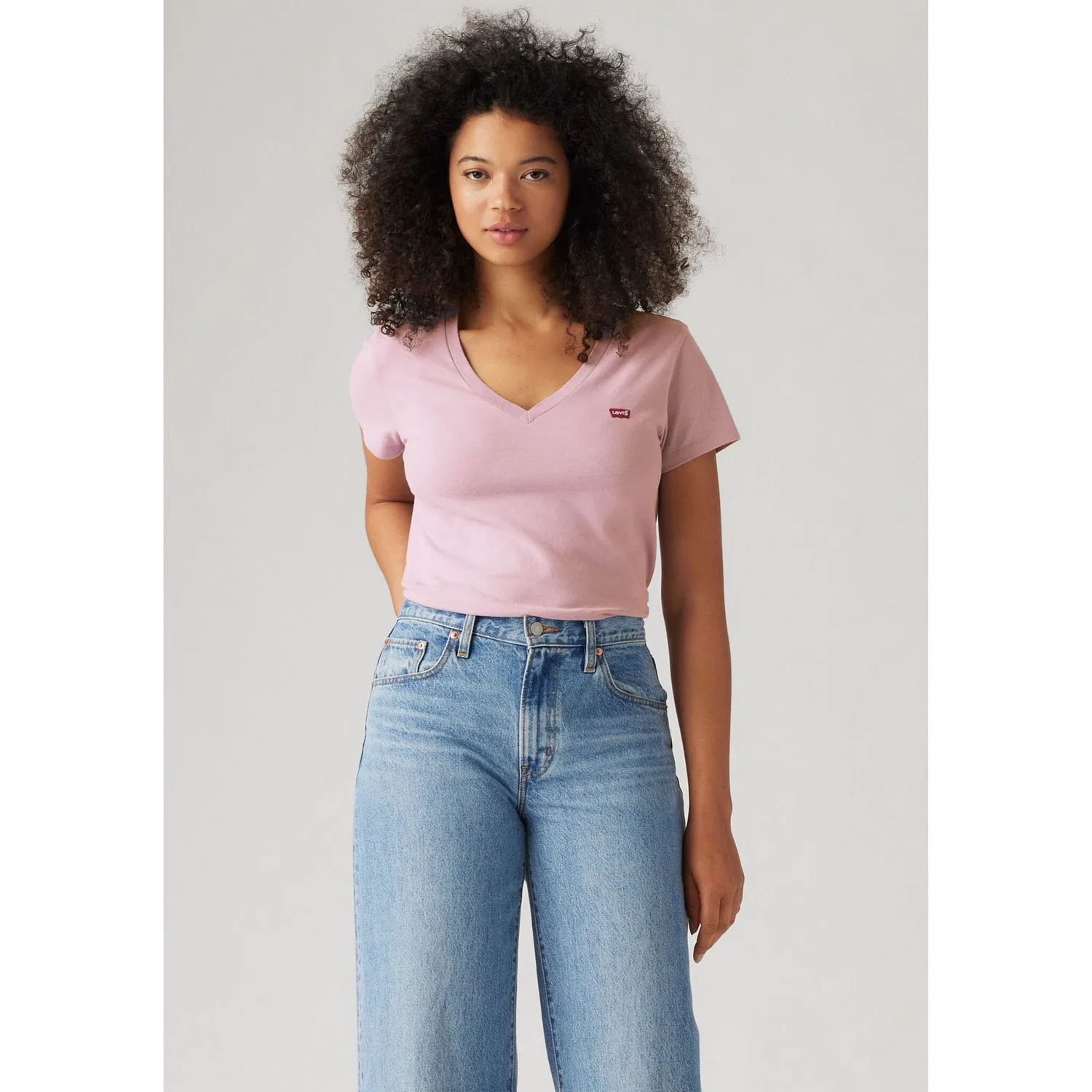 Женская футболка с V-образным вырезом Levi's, Chest Hit Fraga — фото 2
