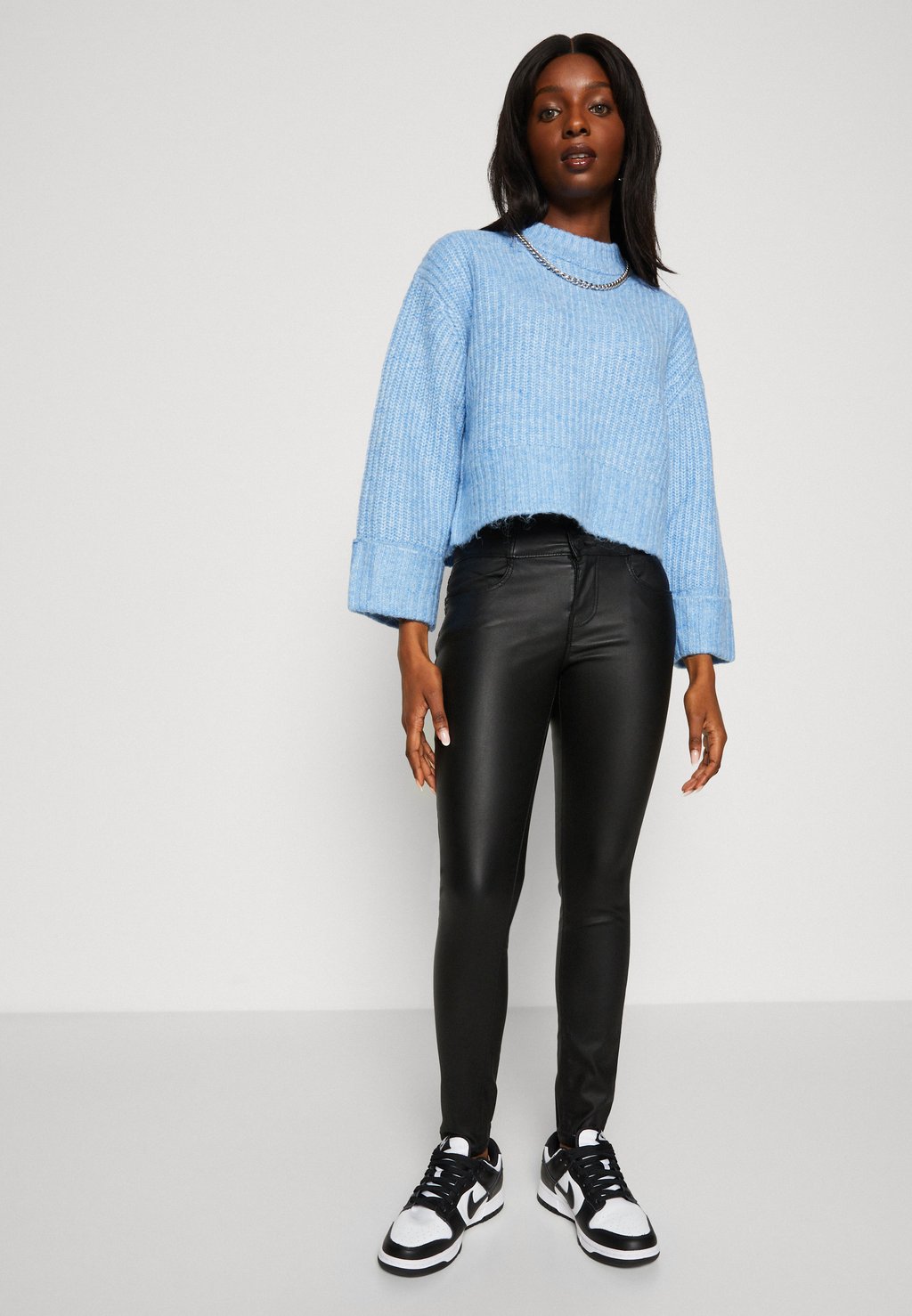 

Брюки VMDONNA SKINNY COATED PANTS Vero Moda Petite, черный