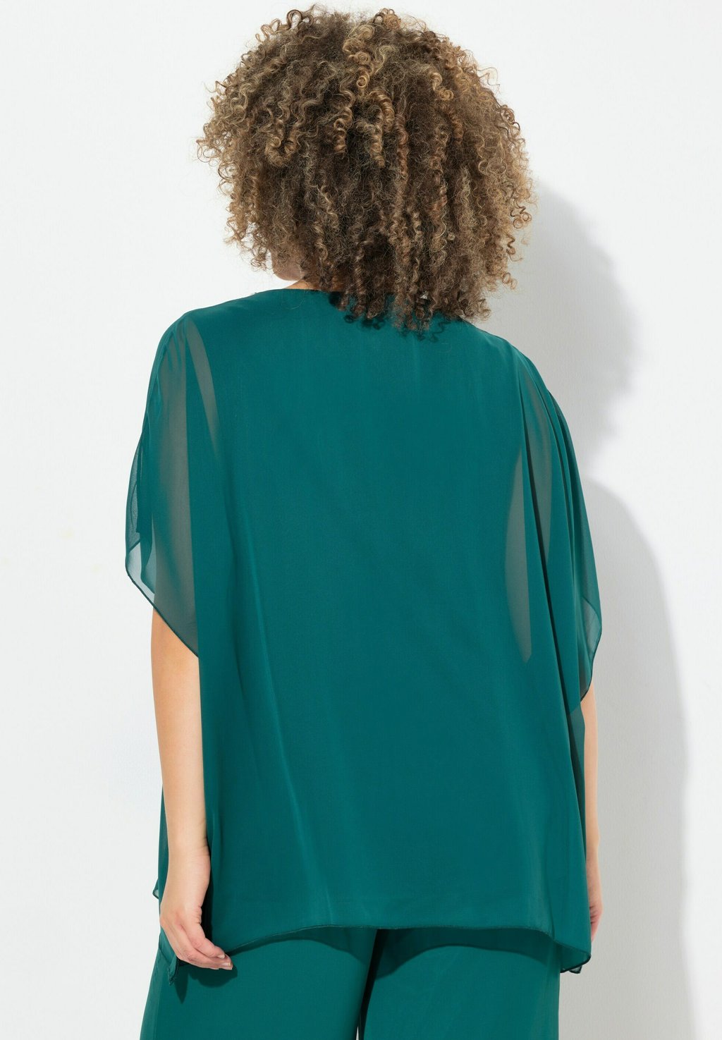 

Блуза DOPPELLAGIG V-AUSSCHNITT HALBARM Ulla Popken, зеленый