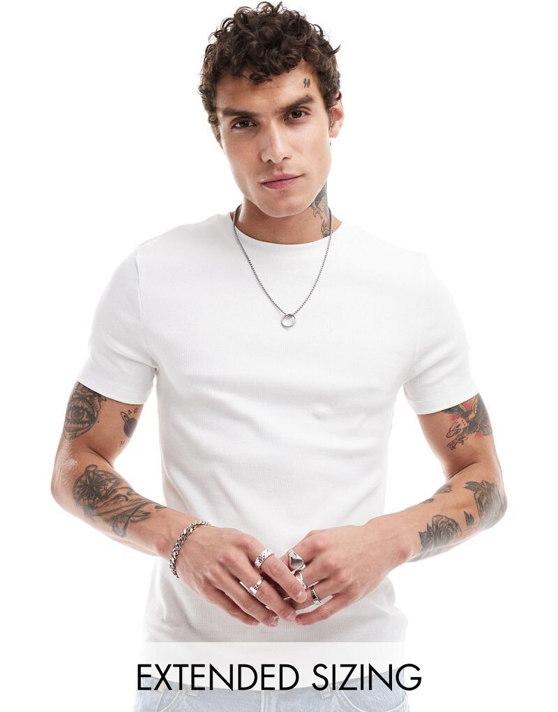 

Белая футболка в рубчик с мышцами ASOS DESIGN