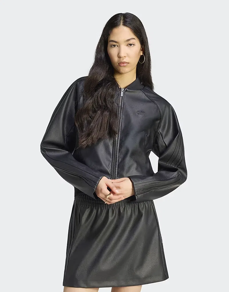 Спортивная куртка Adidas Originals Pleather sst в черно-бордовом цвете