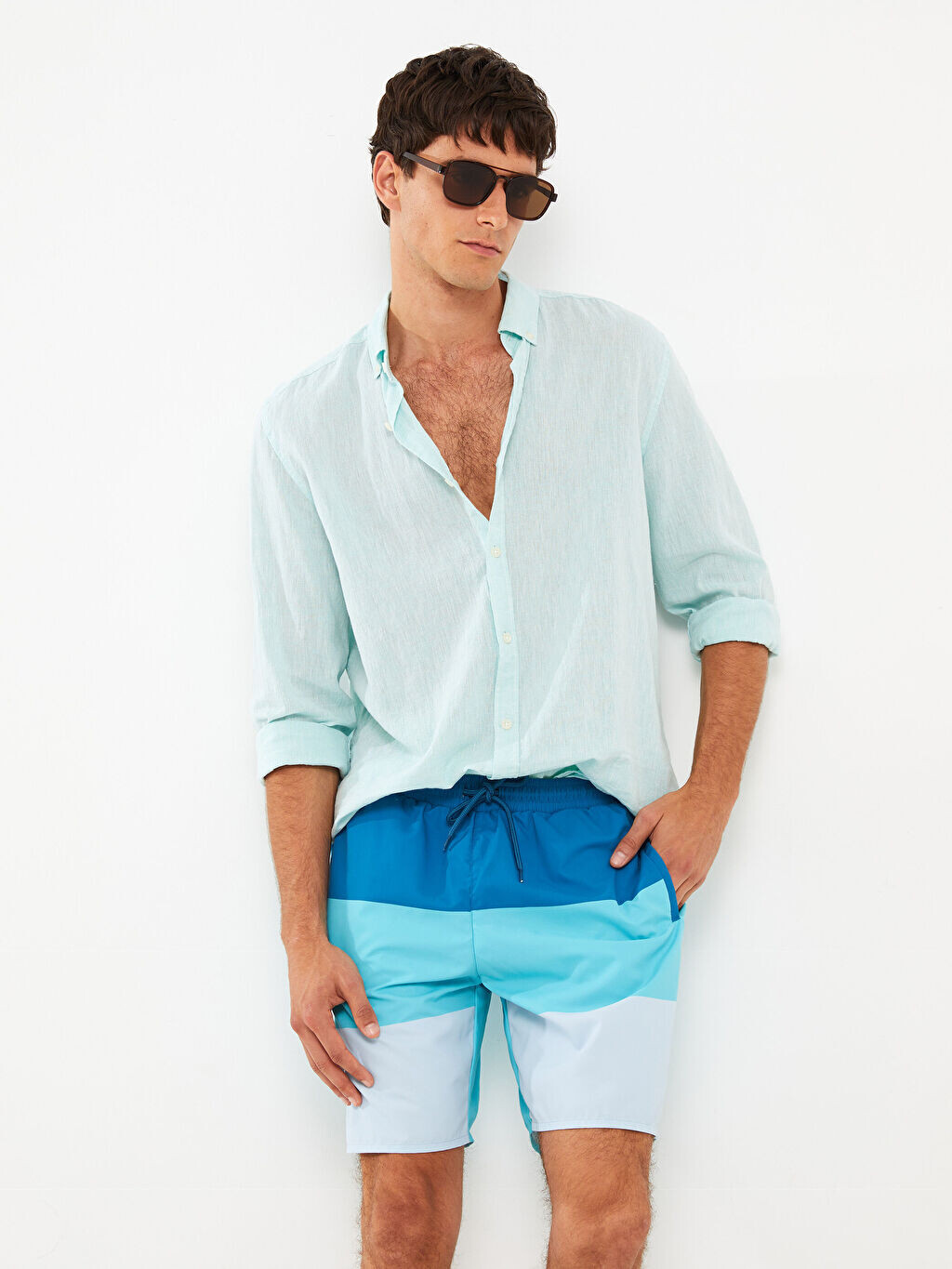 

Мужские морские шорты длиной до колен с цветными блоками LCW SWIMWEAR