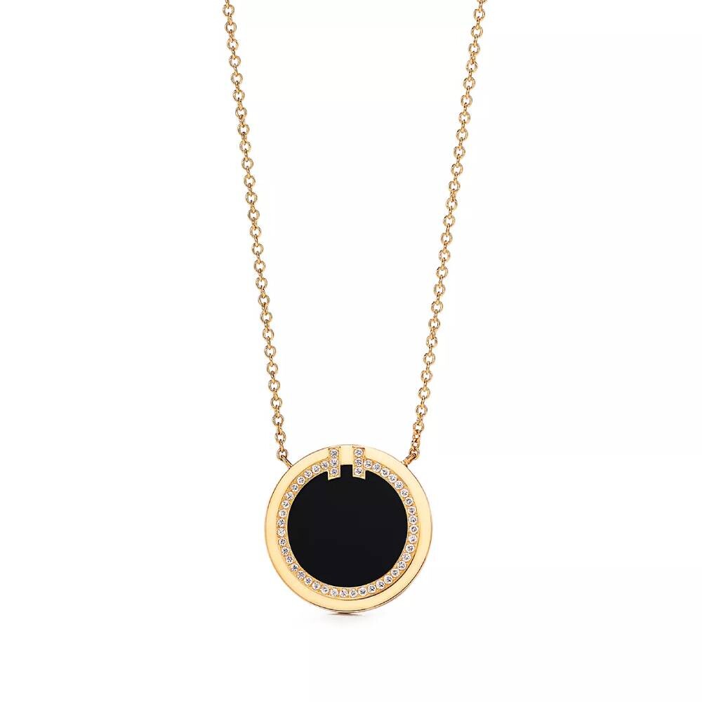 

Кулон с цепочкой Tiffany & Co. Diamond And Black Onyx Circle, желтое золото